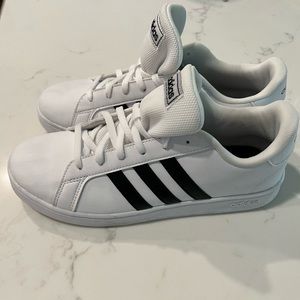 Boys adidas sneakers size 6.5